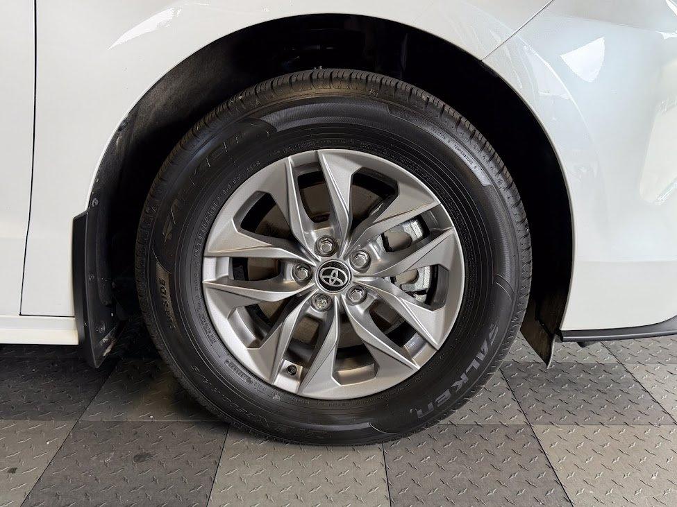 Toyota Sienna XLE 8-Passenger 2025