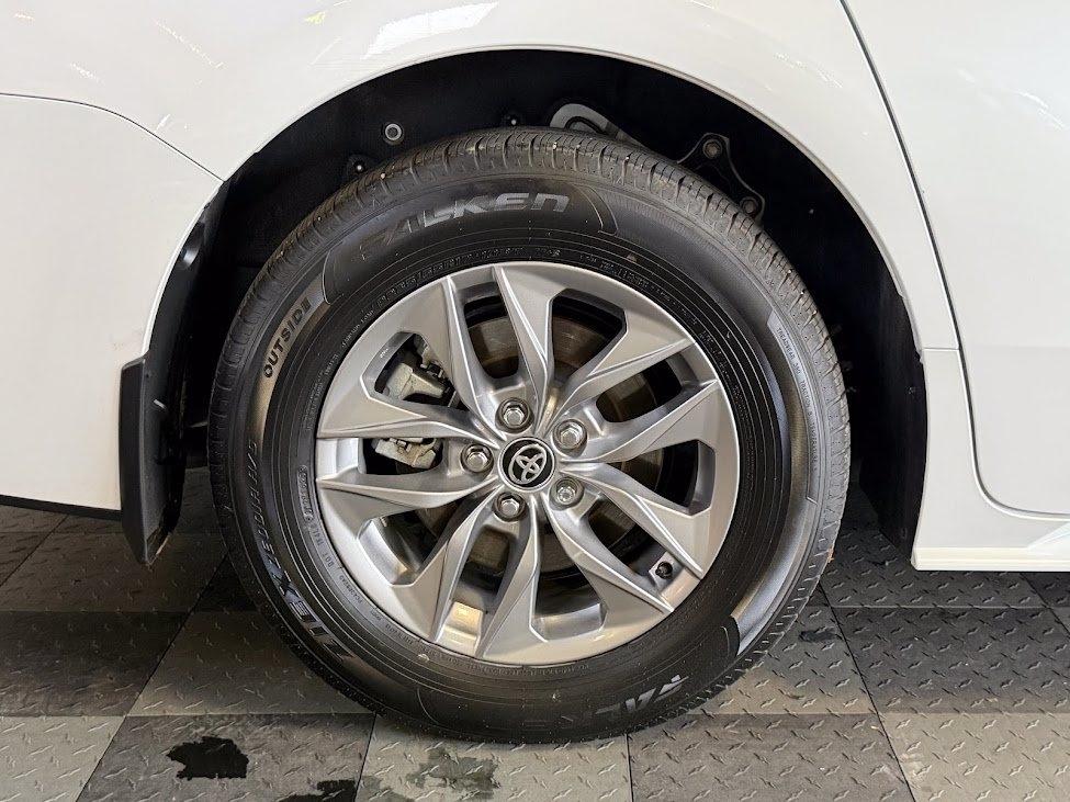 Toyota Sienna XLE 8-Passenger 2025