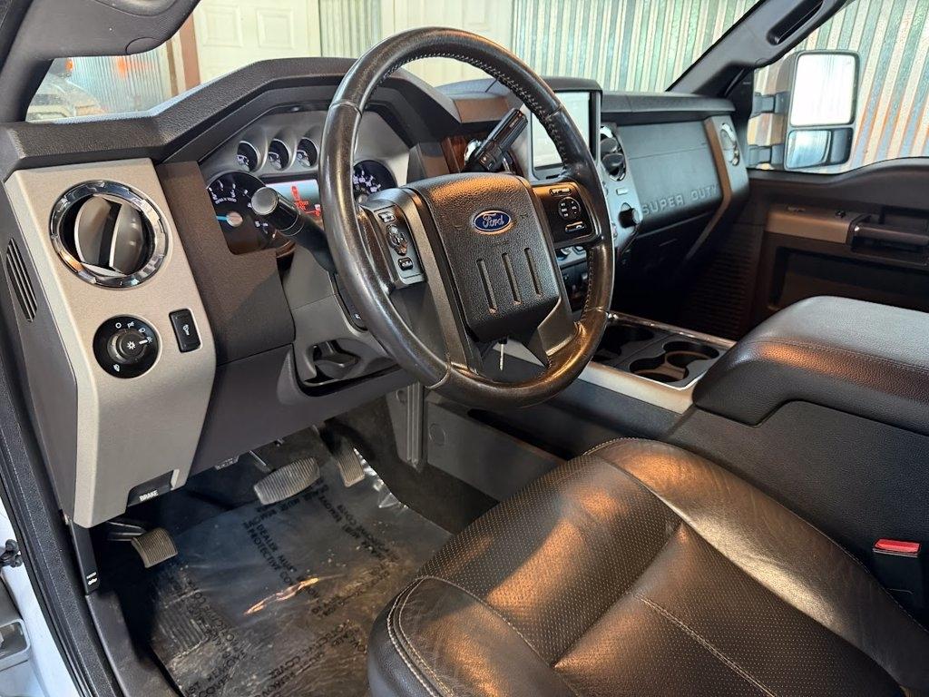 Ford F-350 SD Lariat Crew Cab 4WD 2016