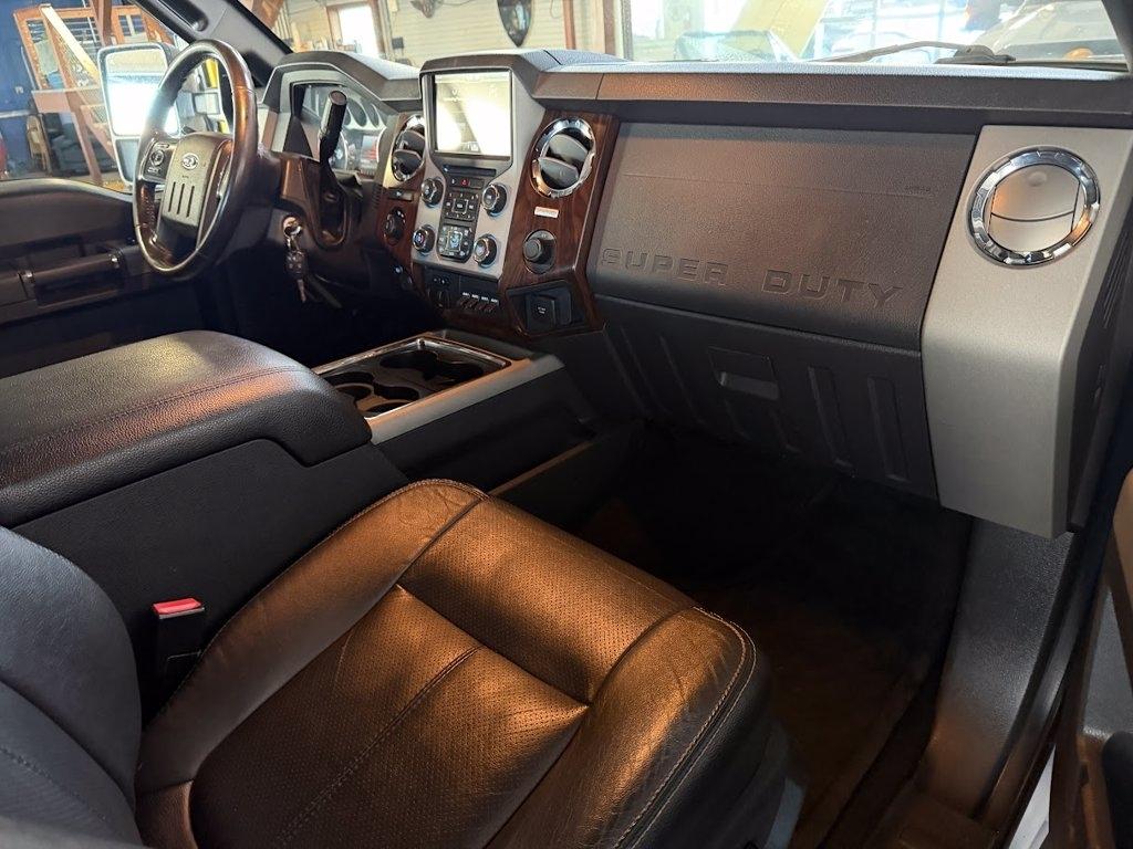 Ford F-350 SD Lariat Crew Cab 4WD 2016