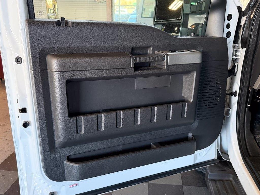 Ford F-350 SD Lariat Crew Cab 4WD 2016