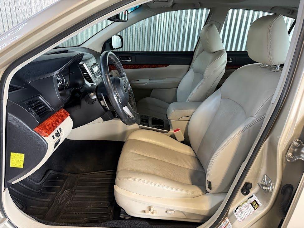 Subaru Legacy 2.5i Limited 2010