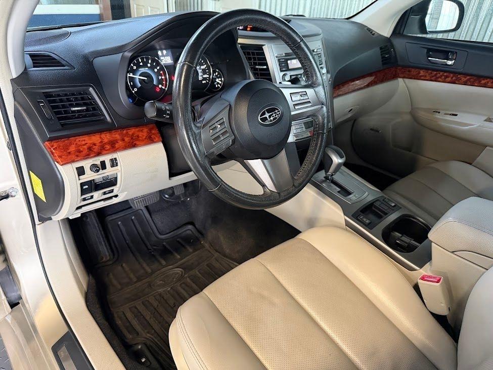 Subaru Legacy 2.5i Limited 2010