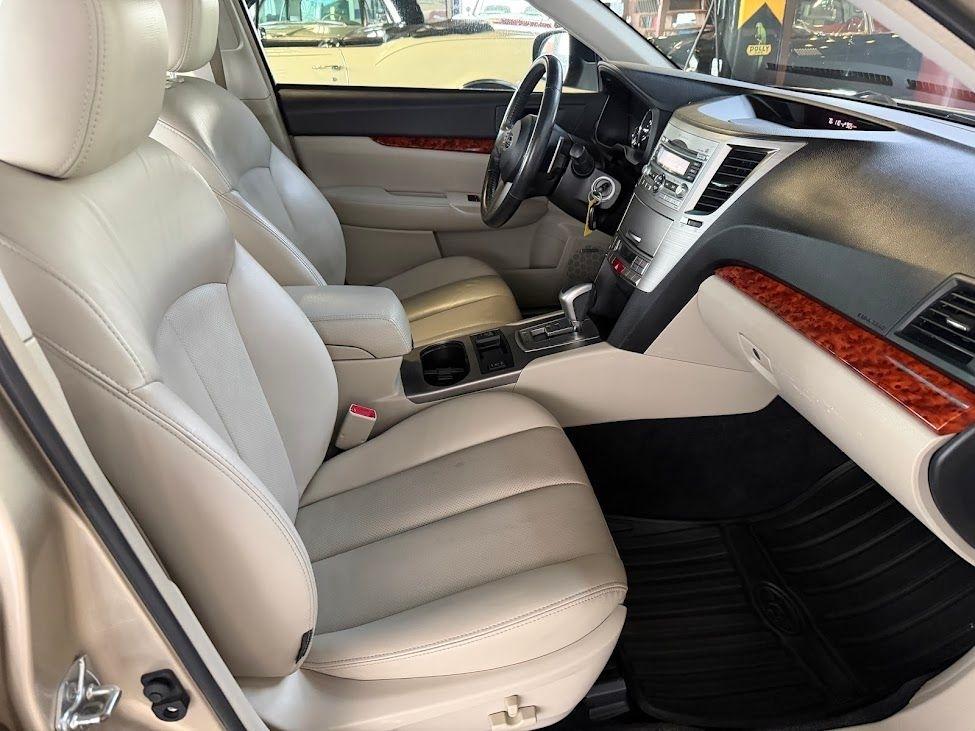 Subaru Legacy 2.5i Limited 2010
