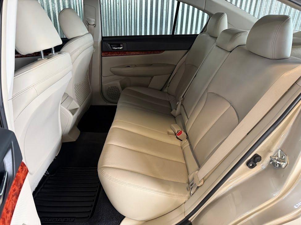 Subaru Legacy 2.5i Limited 2010