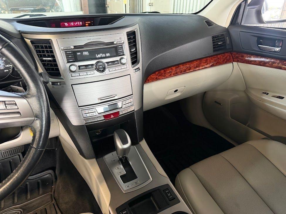 Subaru Legacy 2.5i Limited 2010