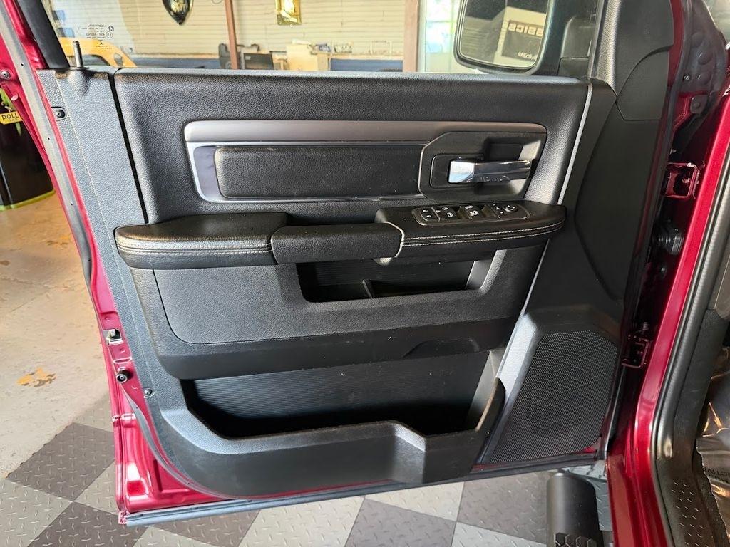 RAM 1500 Classic Tradesman Crew Cab SWB 4WD 2021