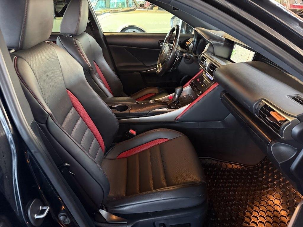 Lexus IS 300 RWD 2019