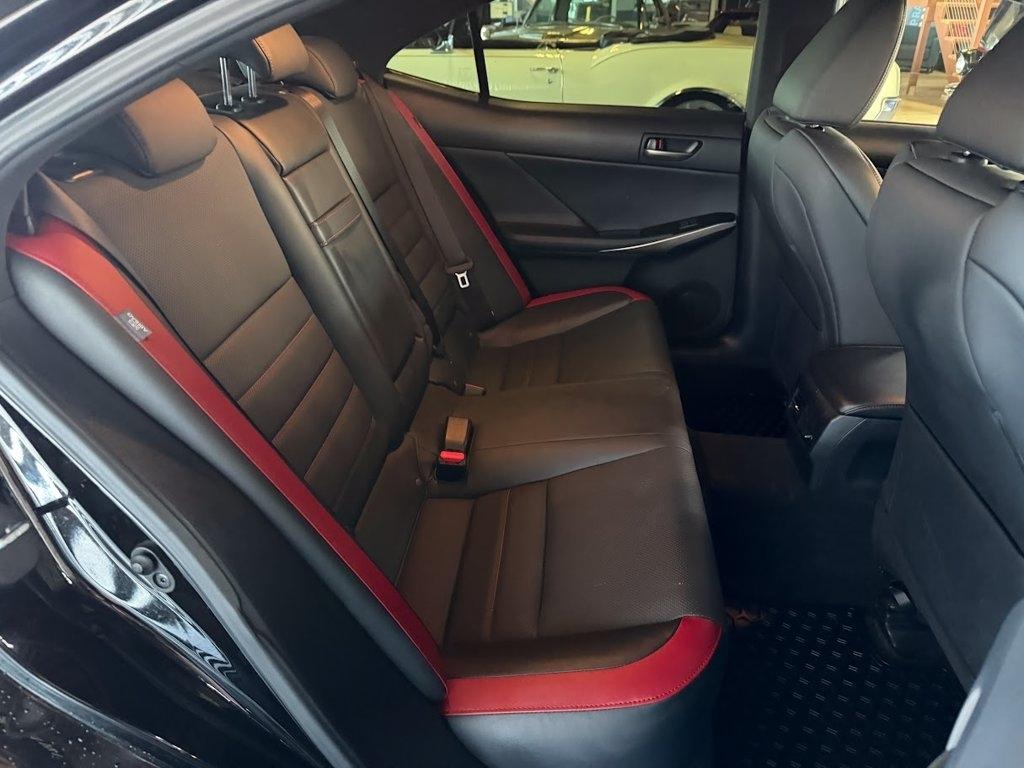 Lexus IS 300 RWD 2019