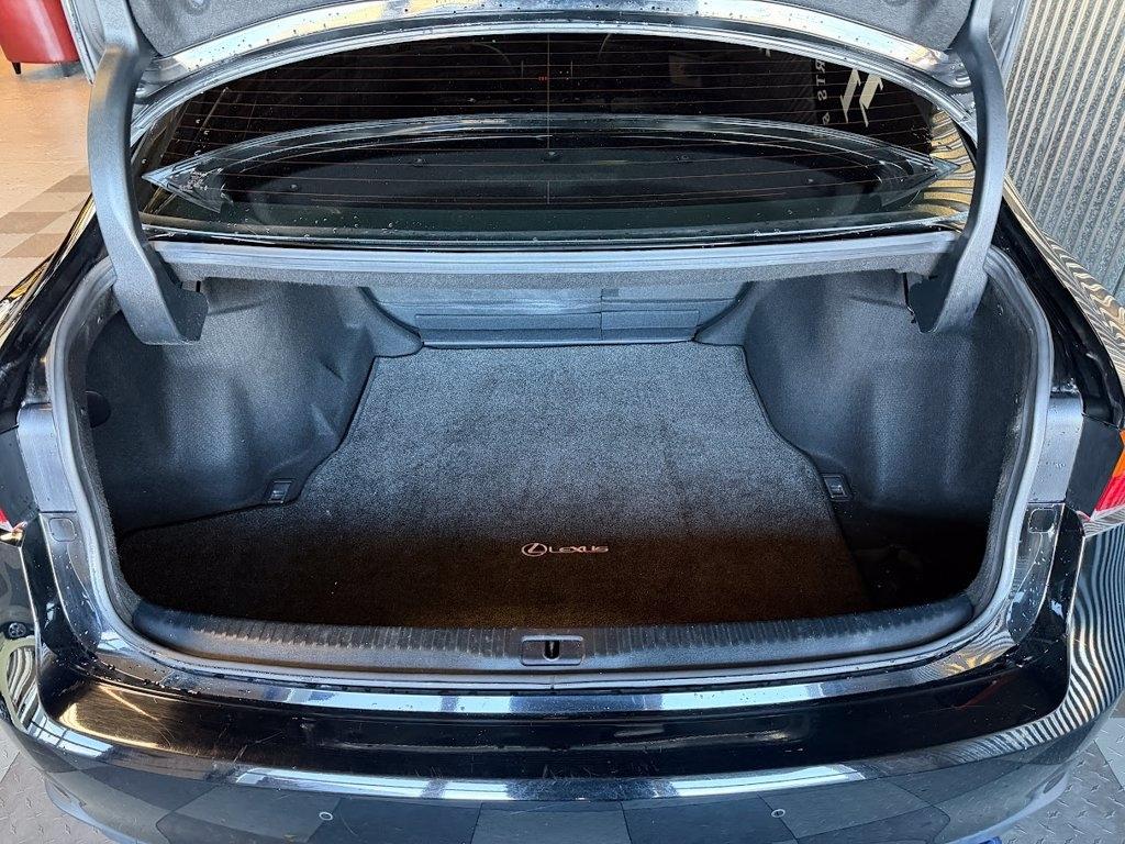 Lexus IS 300 RWD 2019