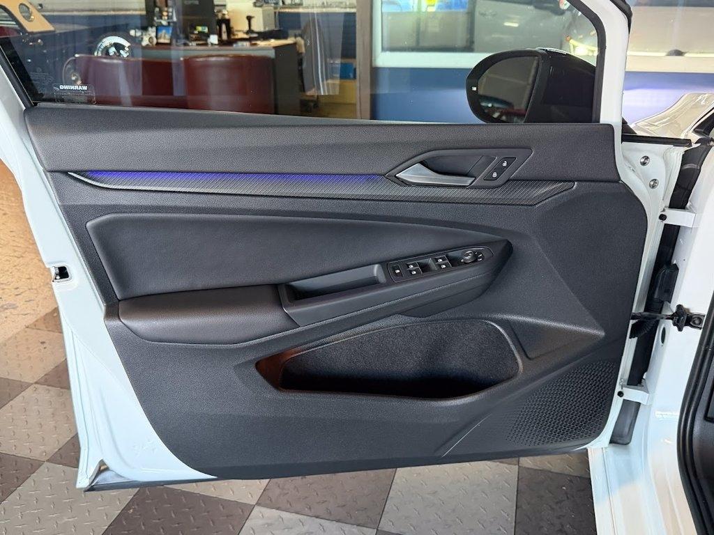 Volkswagen Golf R Base 6M 2024