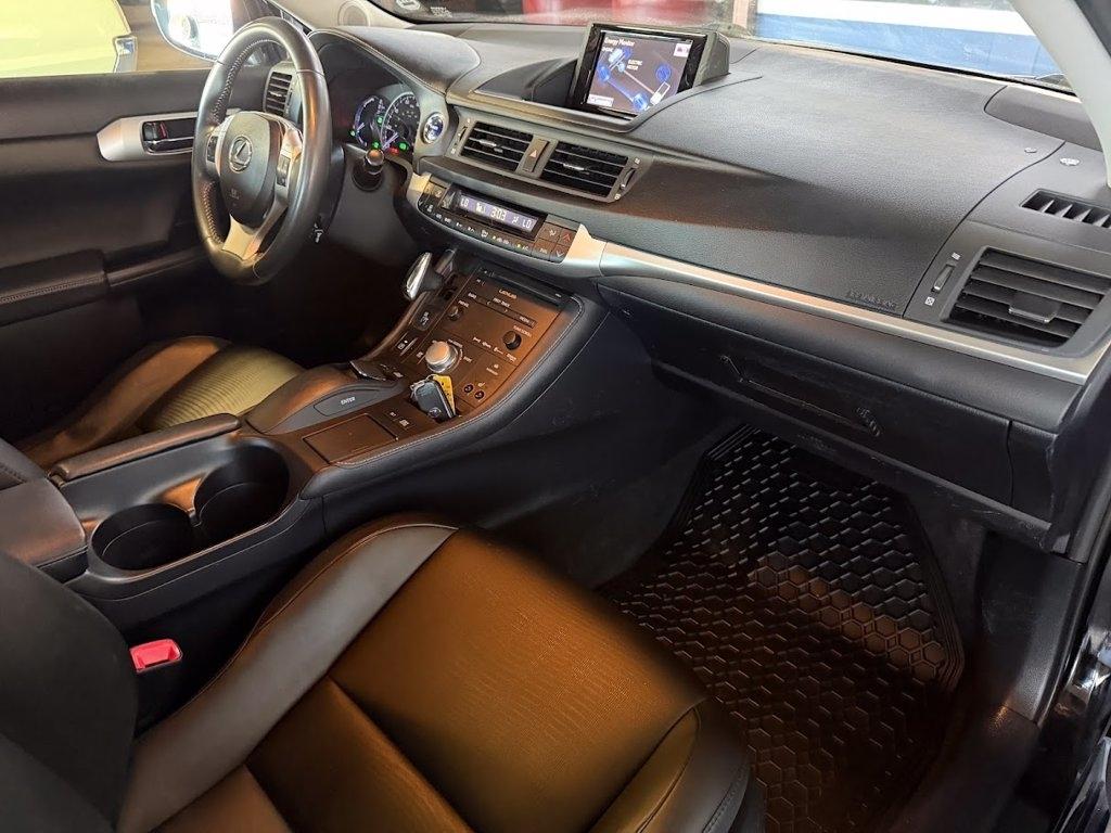 Lexus CT 200h Base 2013