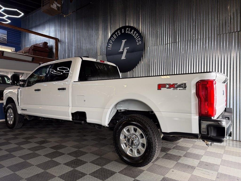 Ford F-350 SD XLT Crew Cab LWB 4WD 2024