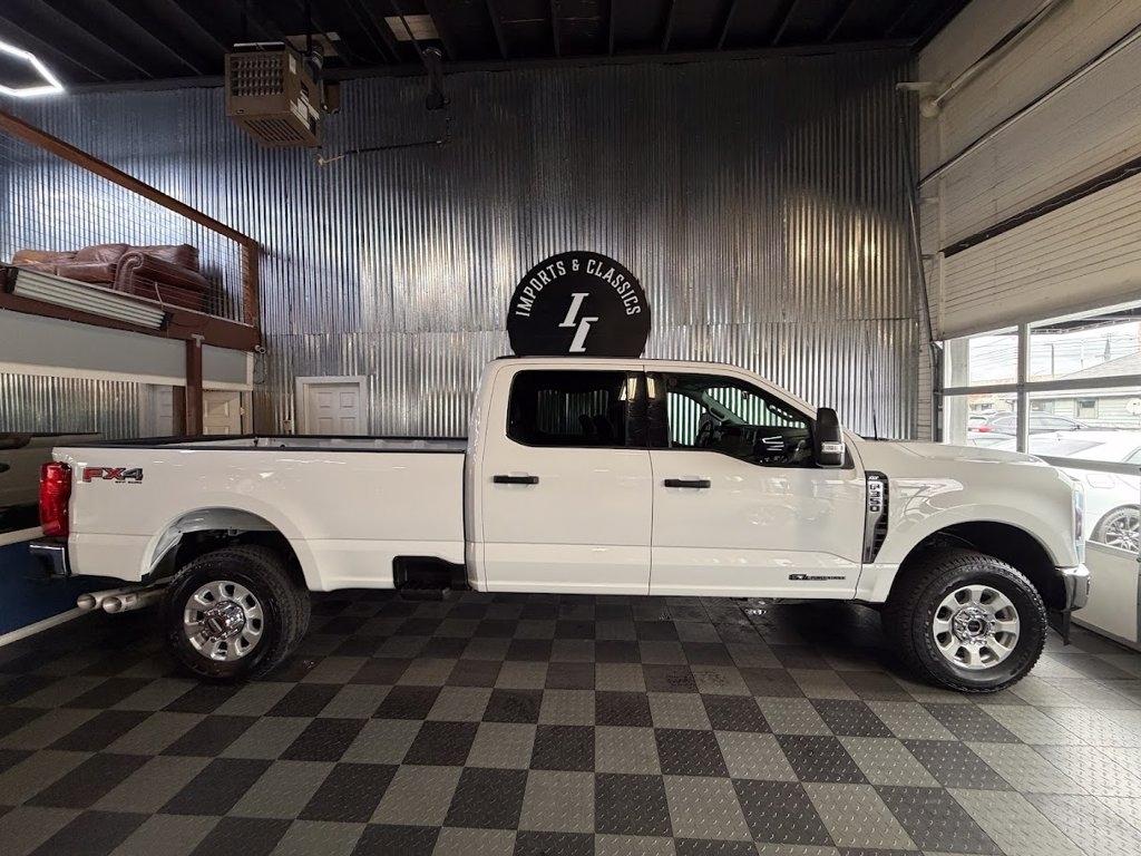 Ford F-350 SD XLT Crew Cab LWB 4WD 2024