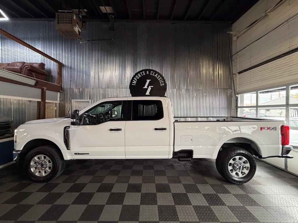 Ford F-350 SD XLT Crew Cab LWB 4WD 2024