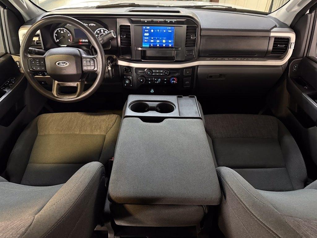 Ford F-350 SD XLT Crew Cab LWB 4WD 2024