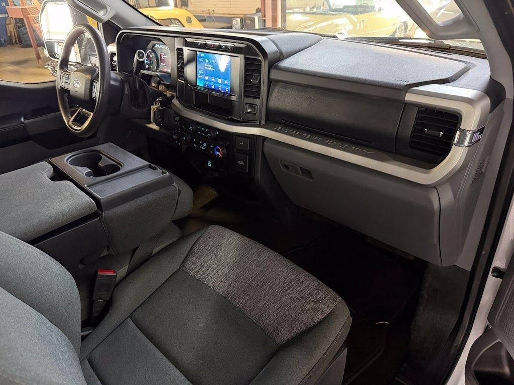Ford F-350 SD XLT Crew Cab LWB 4WD 2024