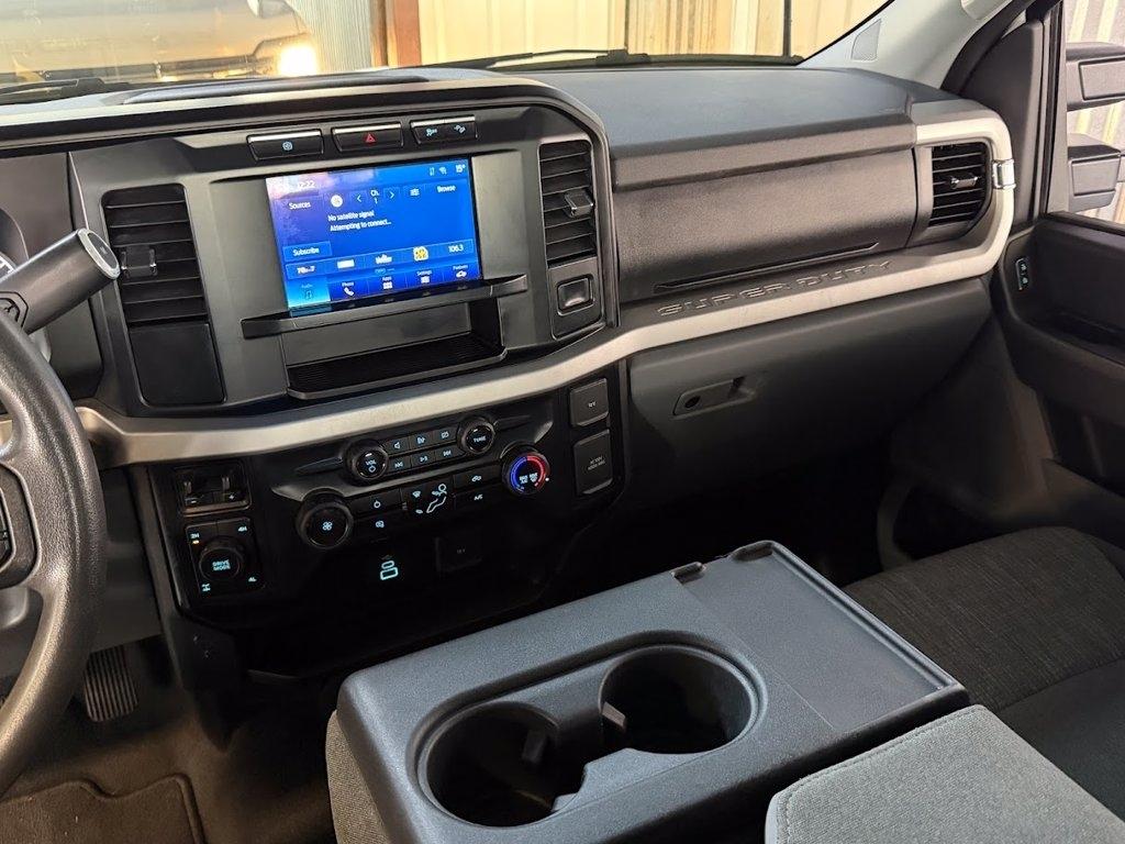 Ford F-350 SD XLT Crew Cab LWB 4WD 2024