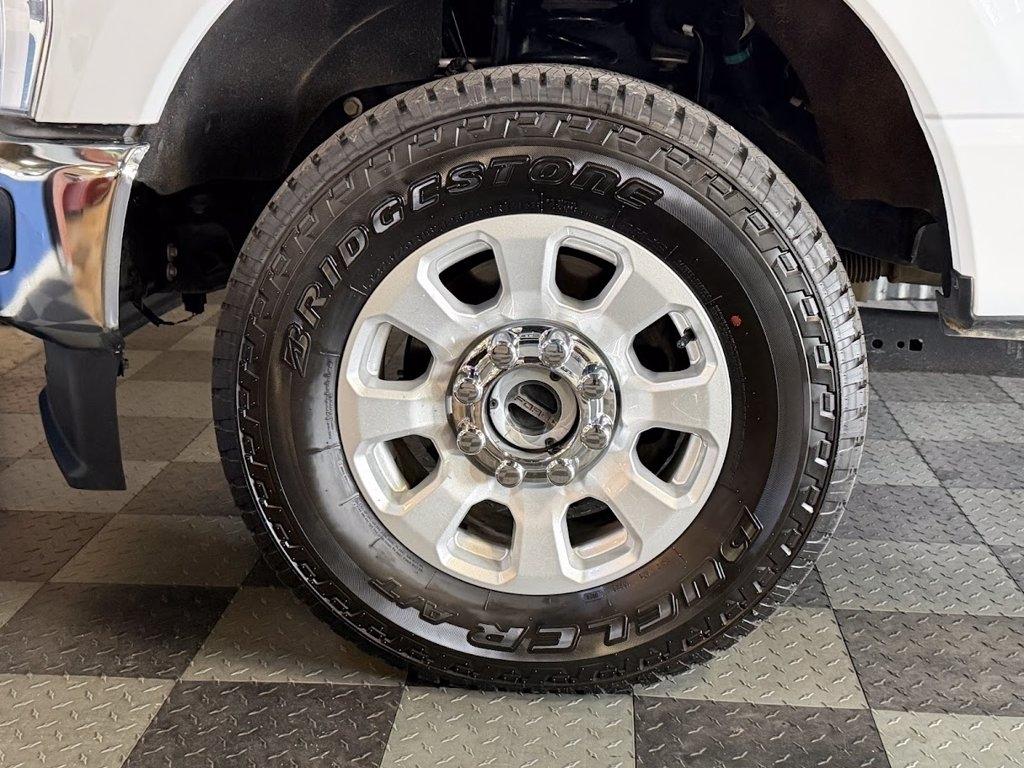 Ford F-350 SD XLT Crew Cab LWB 4WD 2024