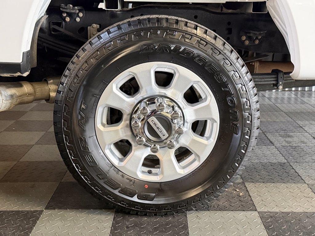 Ford F-350 SD XLT Crew Cab LWB 4WD 2024