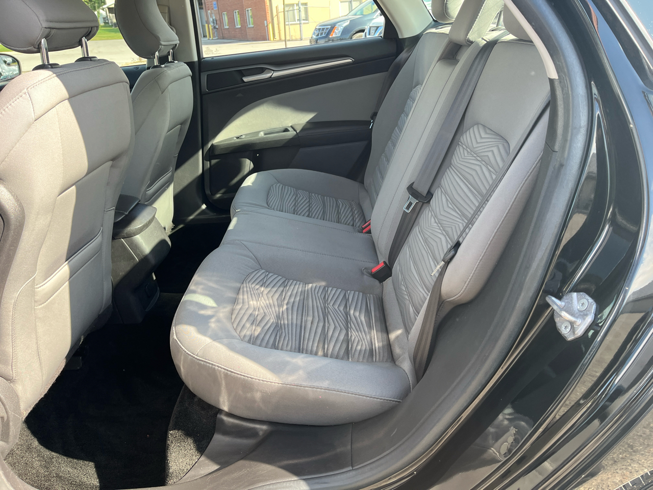 2016 Ford Fusion S photo 6