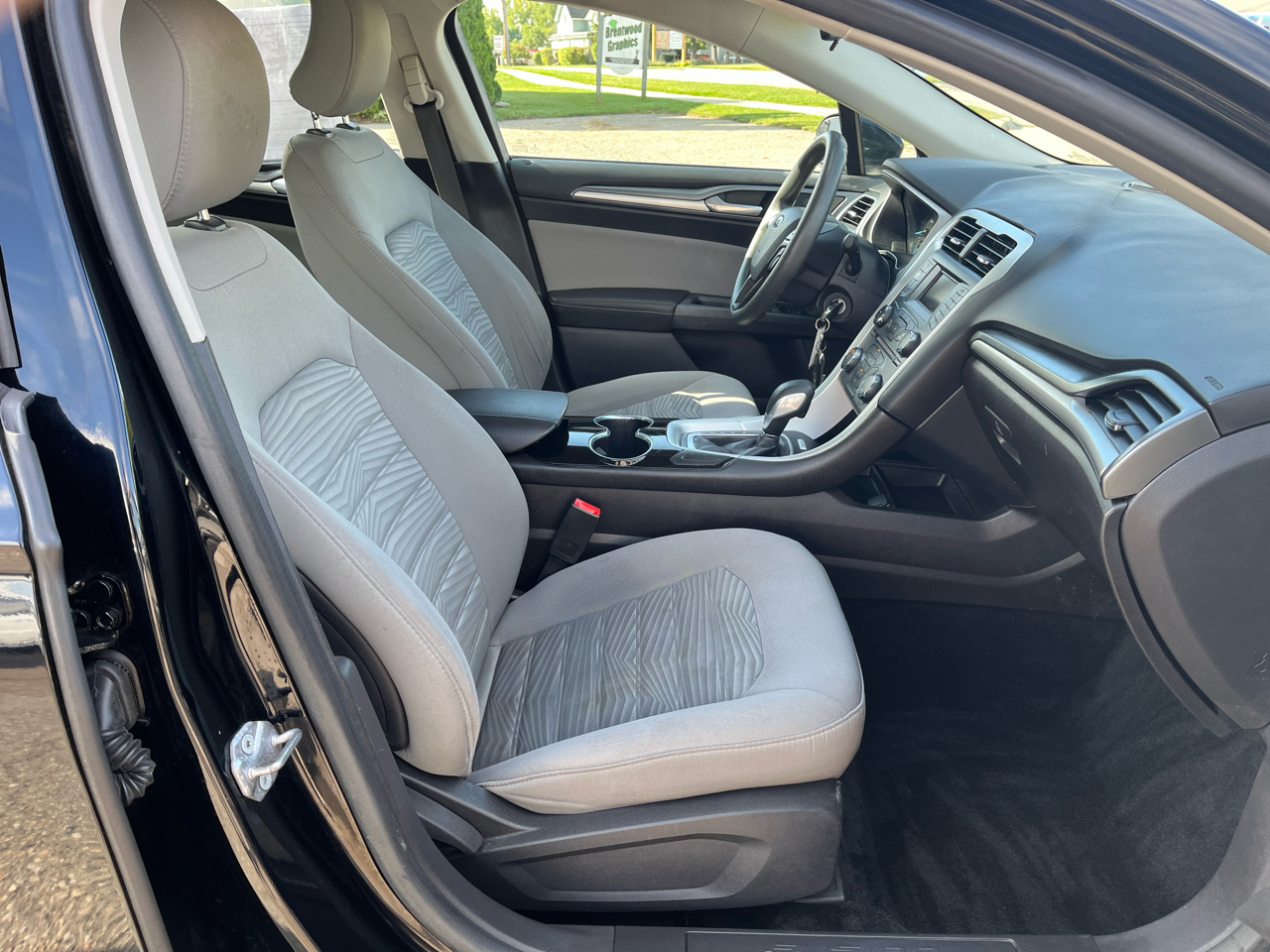 2016 Ford Fusion S photo 7