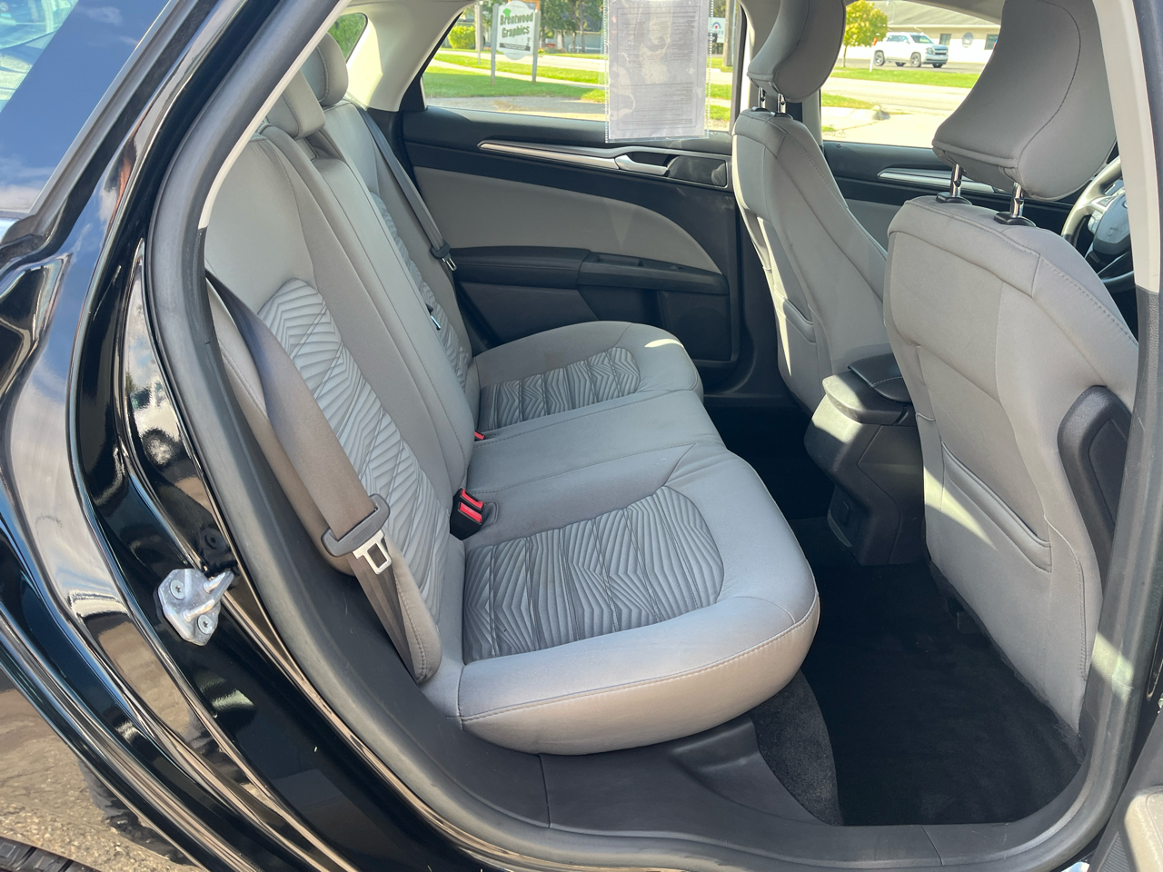 2016 Ford Fusion S photo 8
