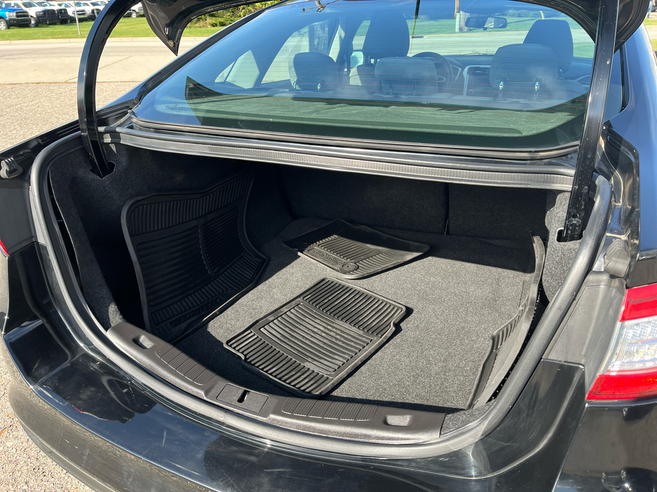 2016 Ford Fusion S photo 9