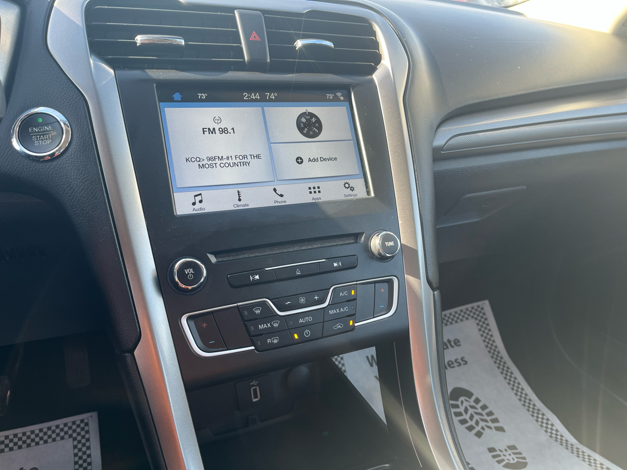 2017 Ford Fusion SE photo 4