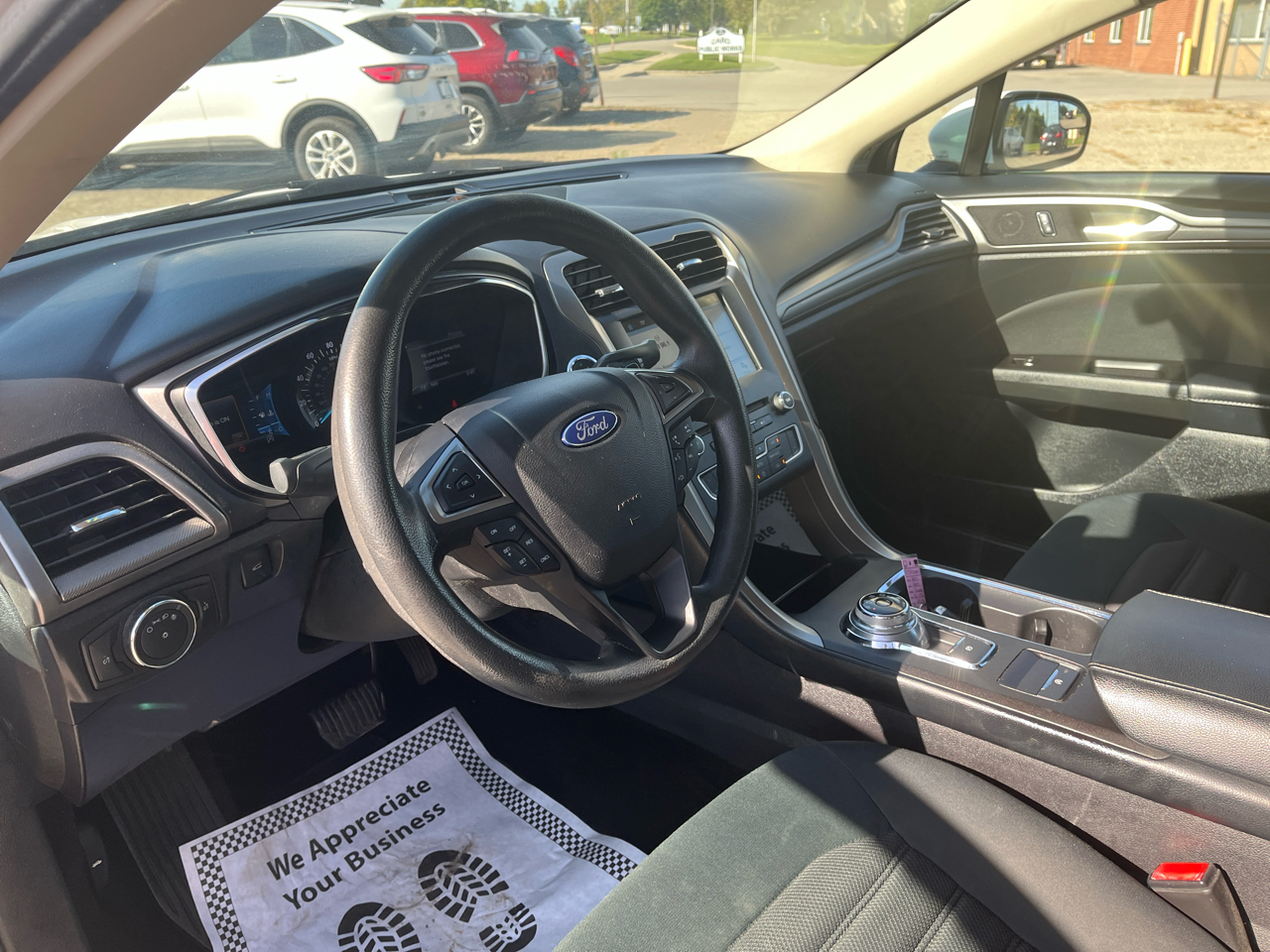 2017 Ford Fusion SE photo 8