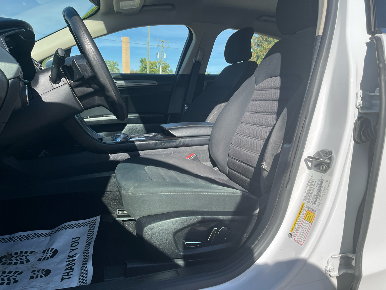 2017 Ford Fusion SE photo 9