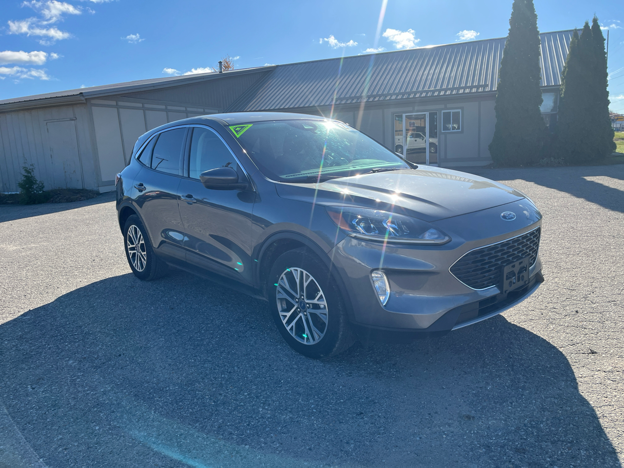 2022 Ford Escape Hybrid SEL photo 2