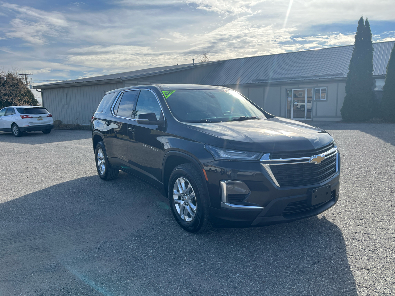 2022 Chevrolet Traverse LS photo 2