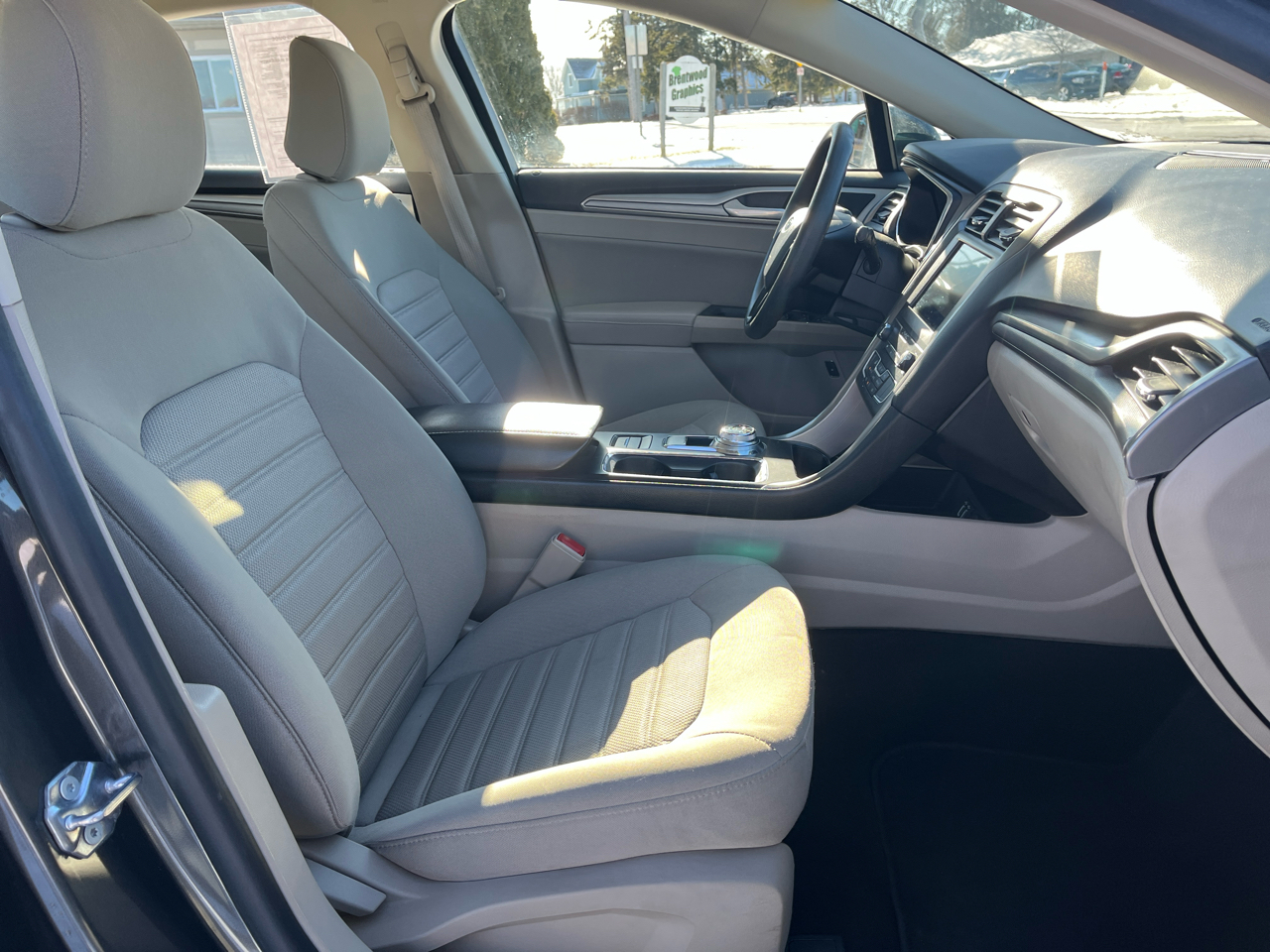 Ford Fusion Hybrid  2020