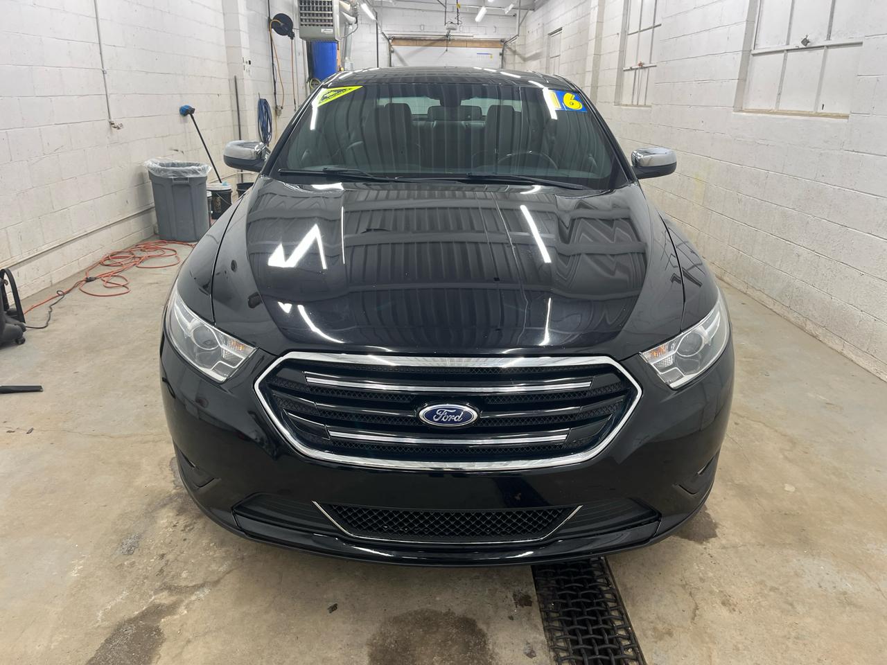 Ford Taurus  2016