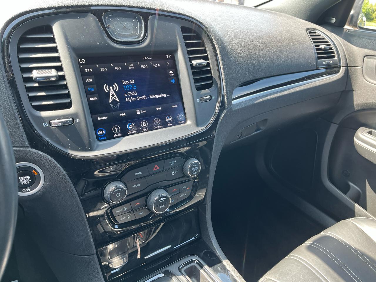 Chrysler 300  2019