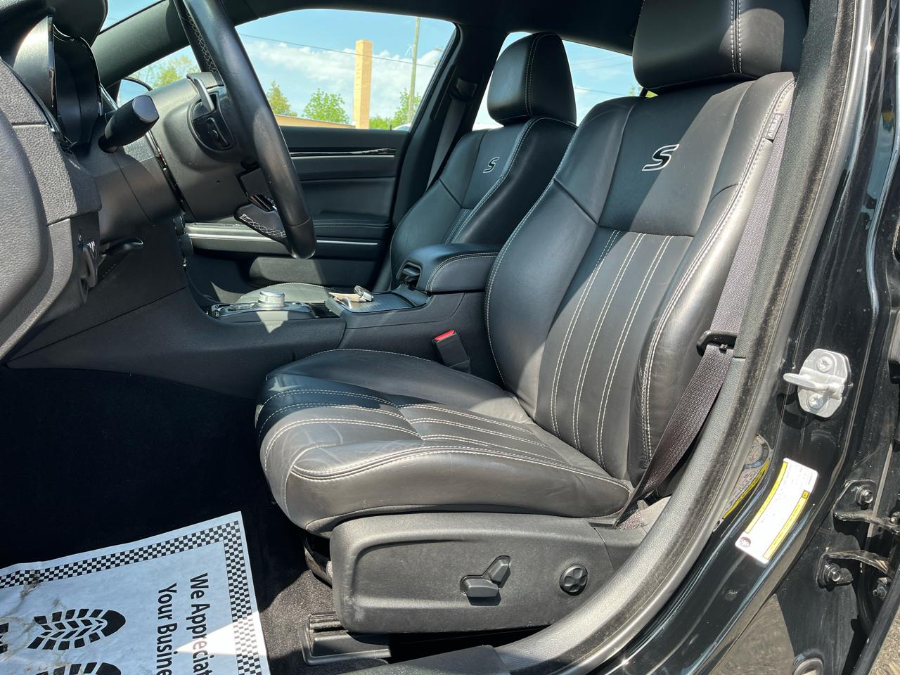Chrysler 300  2019