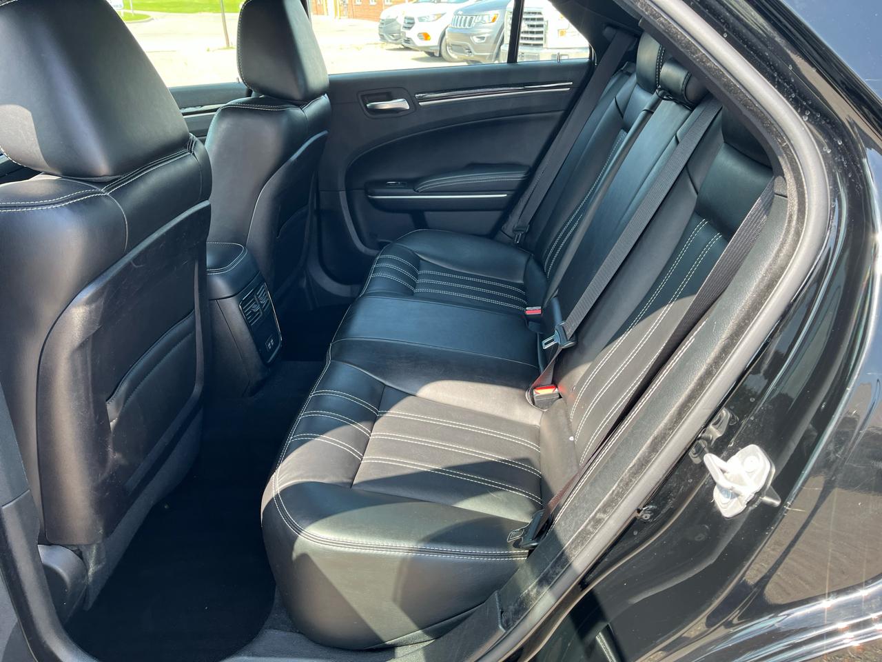Chrysler 300  2019