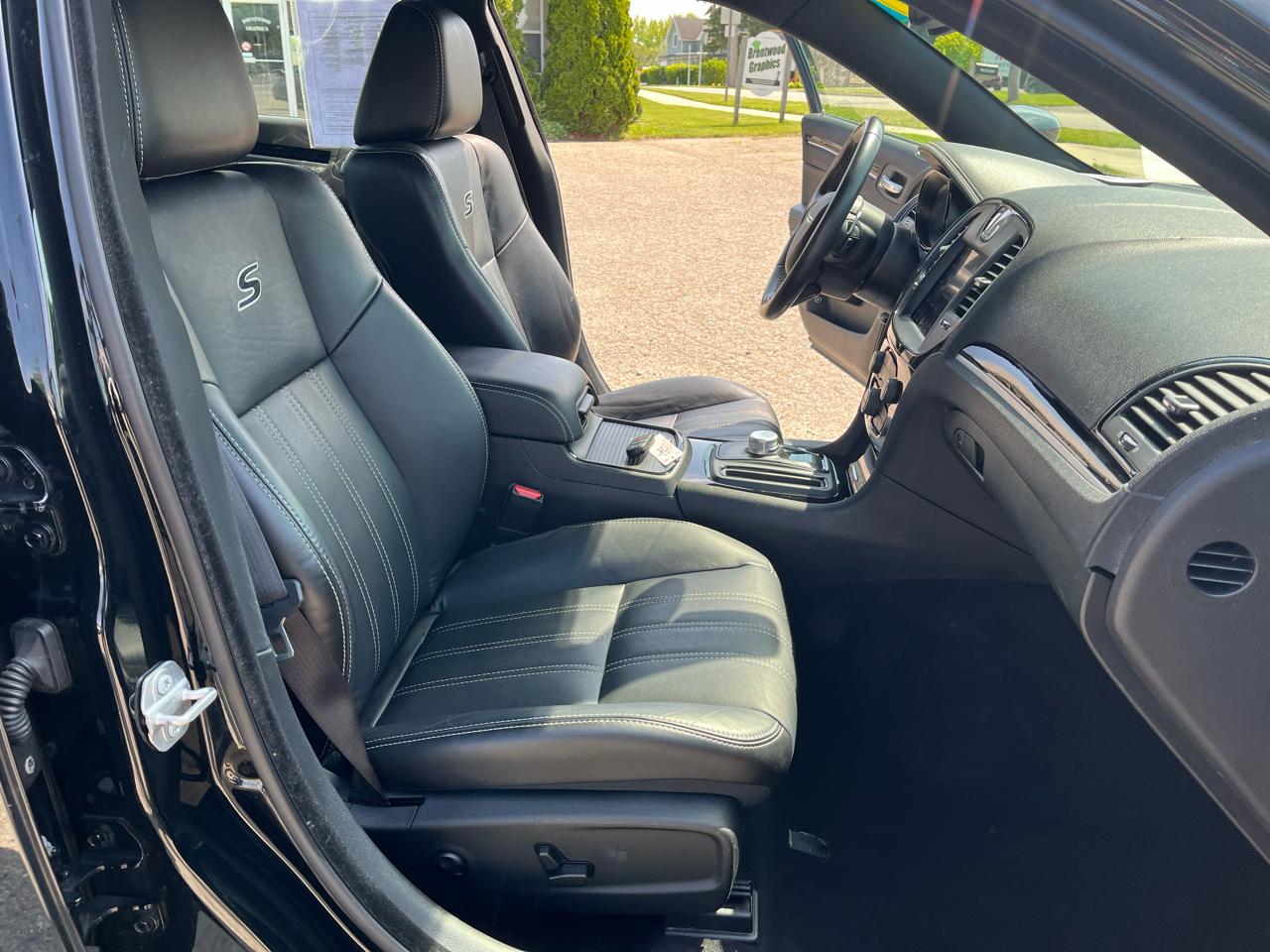 Chrysler 300  2019