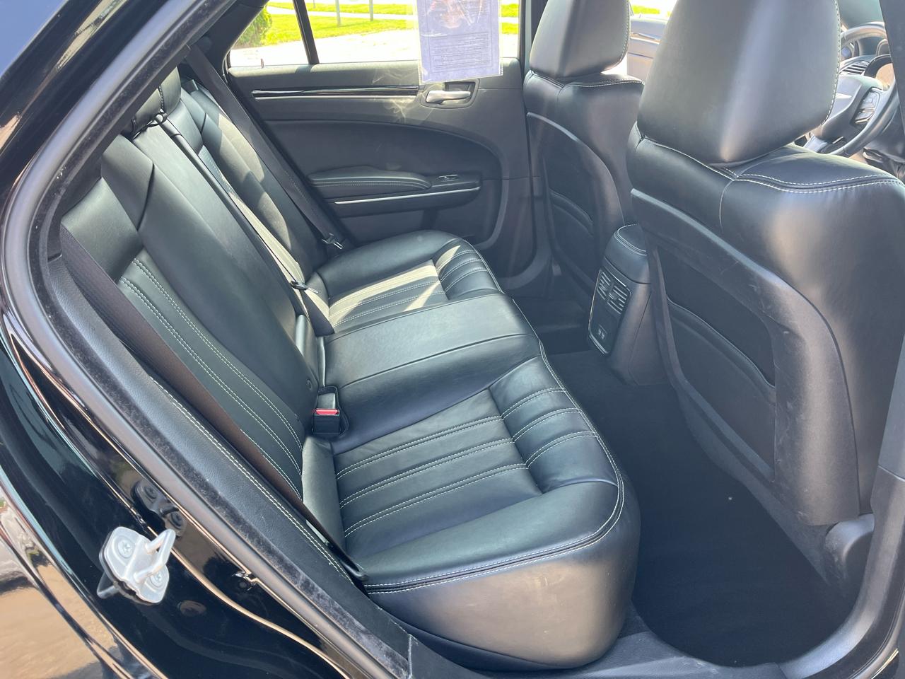 Chrysler 300  2019
