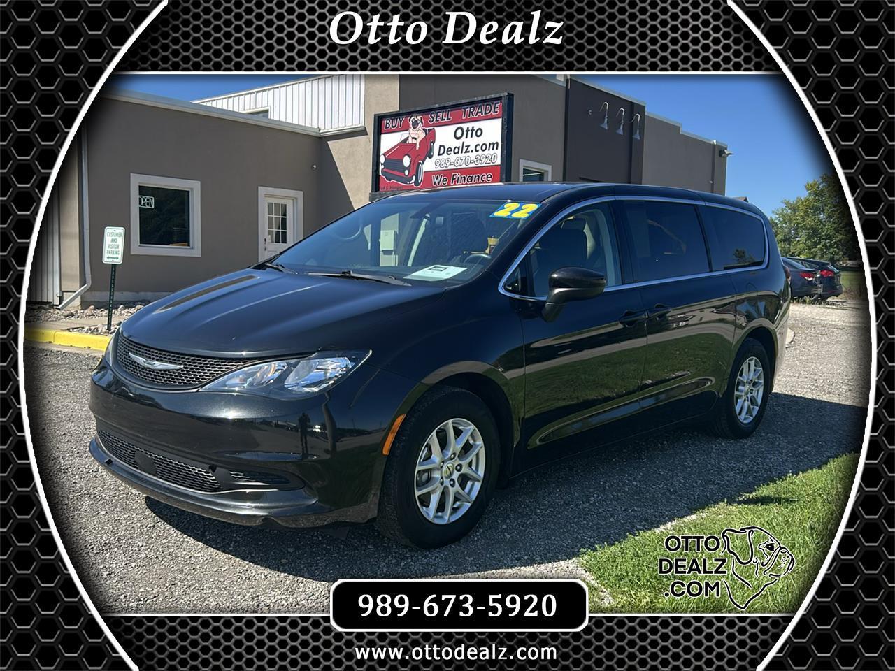 2022 Chrysler Voyager LX