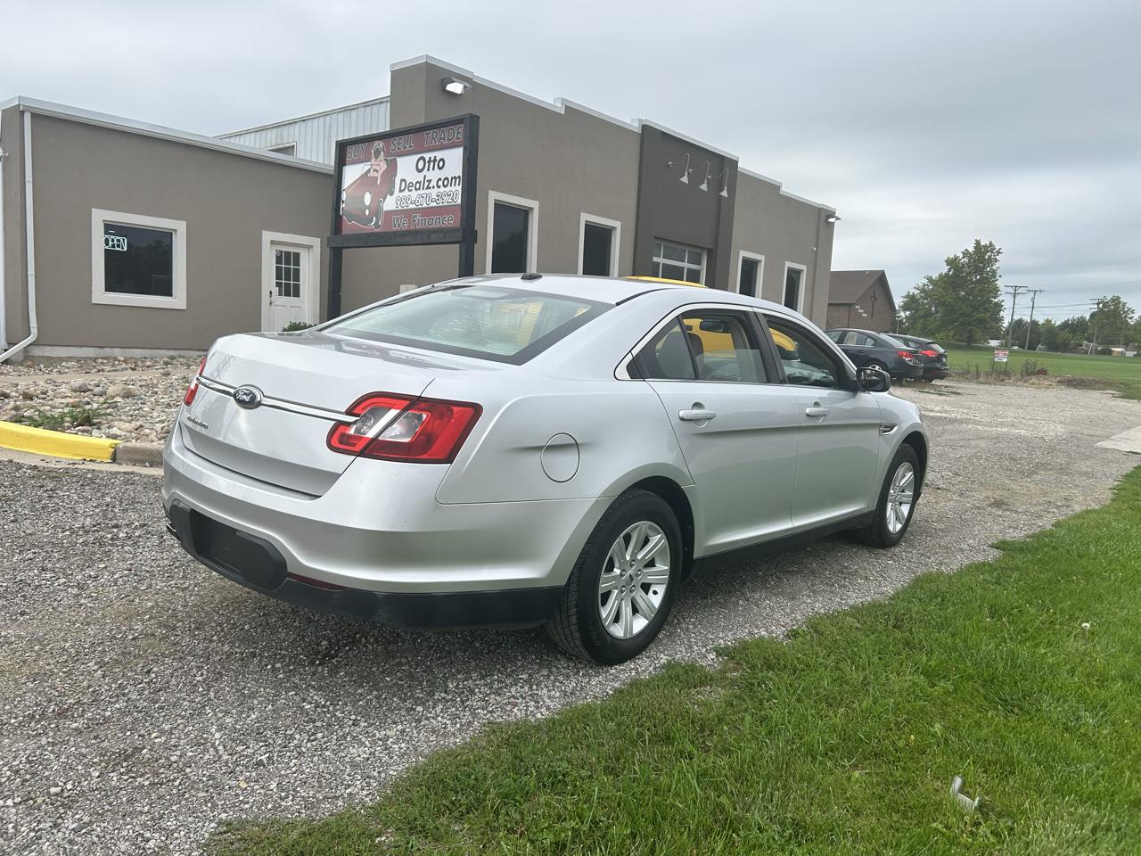 Ford Taurus  2010