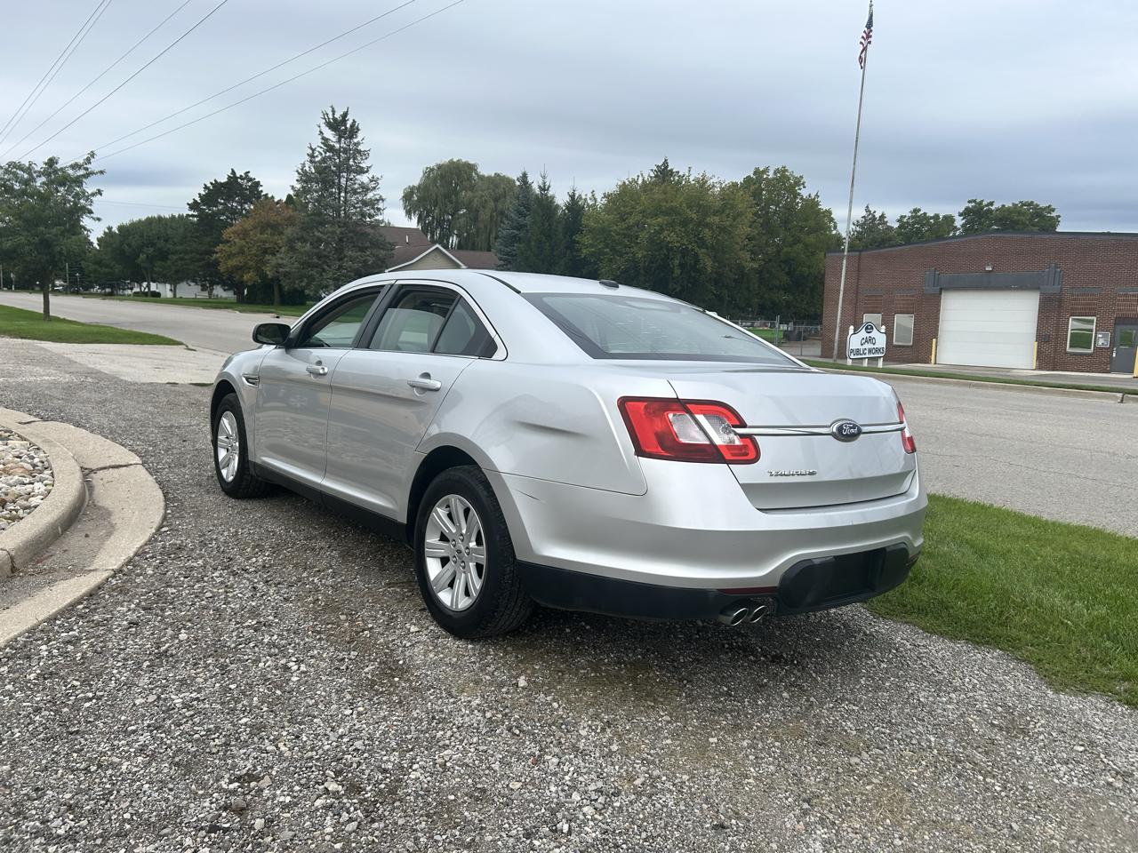 Ford Taurus  2010