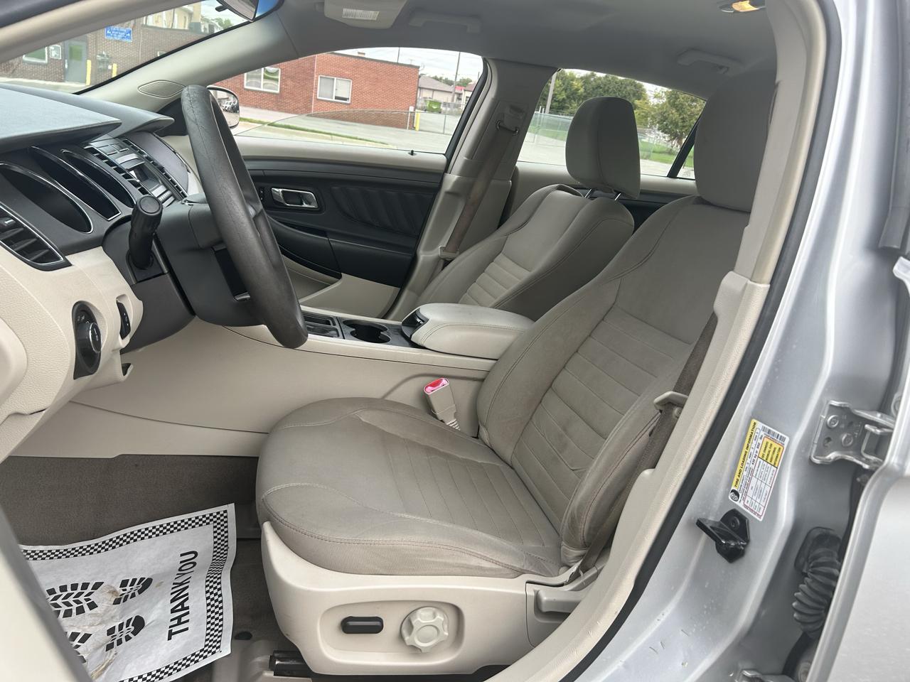 Ford Taurus  2010