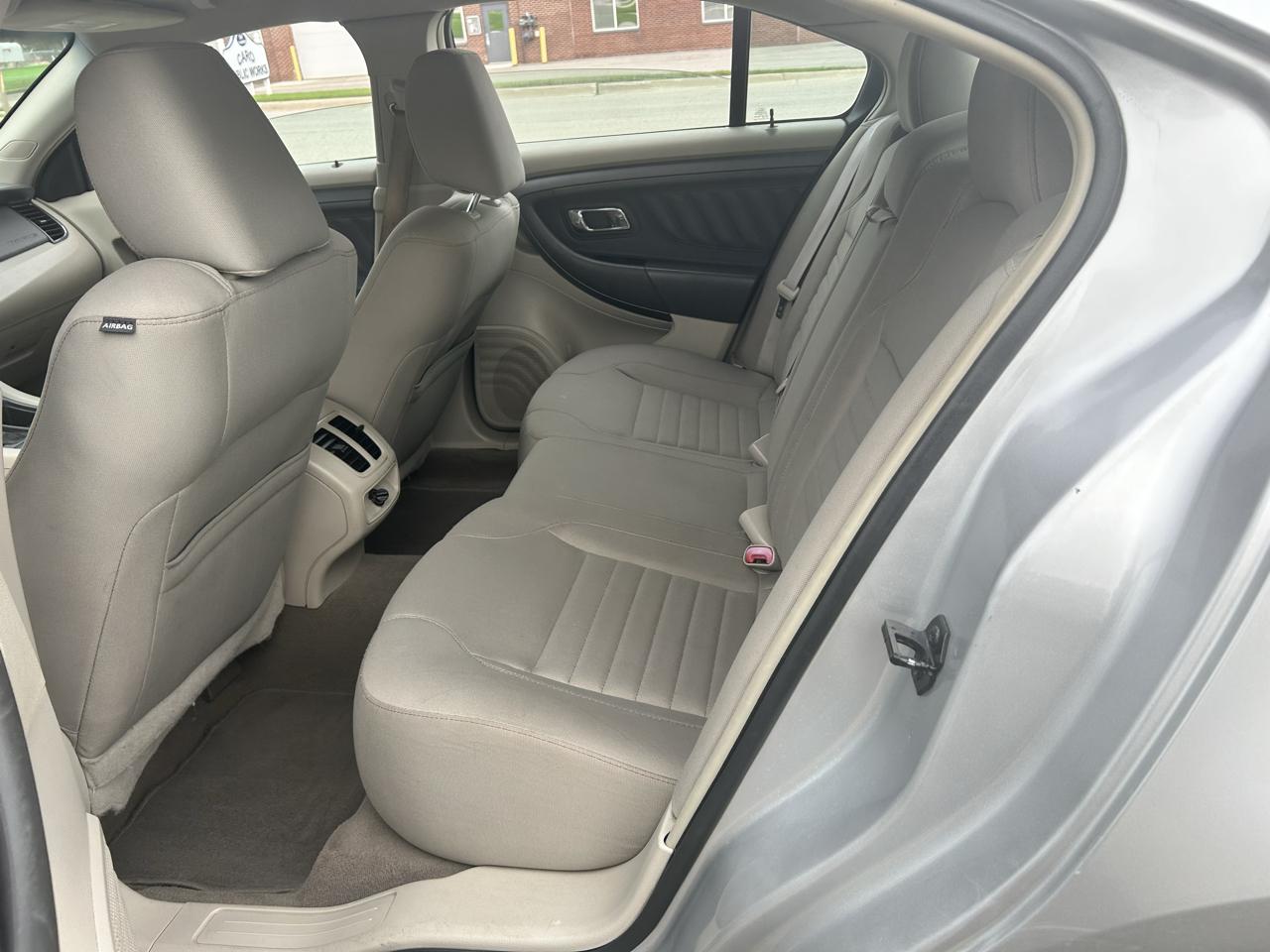 Ford Taurus  2010