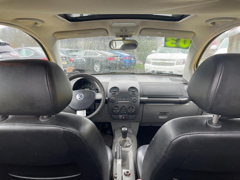 Volkswagen New Beetle  2003