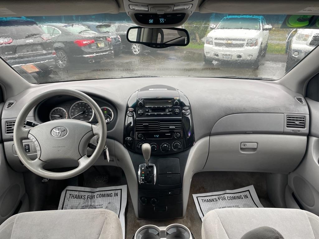 Toyota Sienna  2005