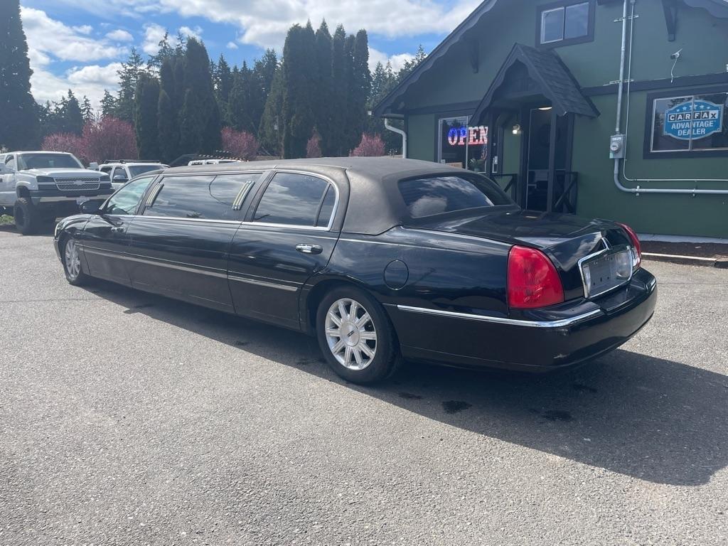 Lincoln Town Car  2006