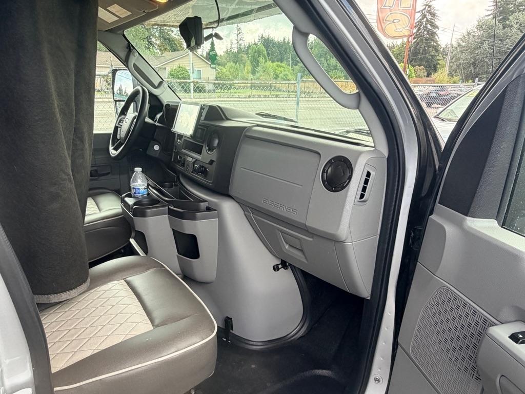 Ford Econoline  2022