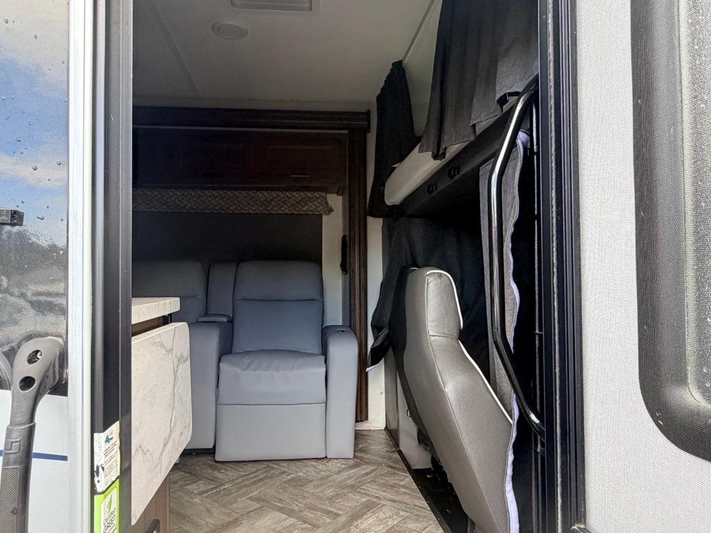 Ford Econoline  2022